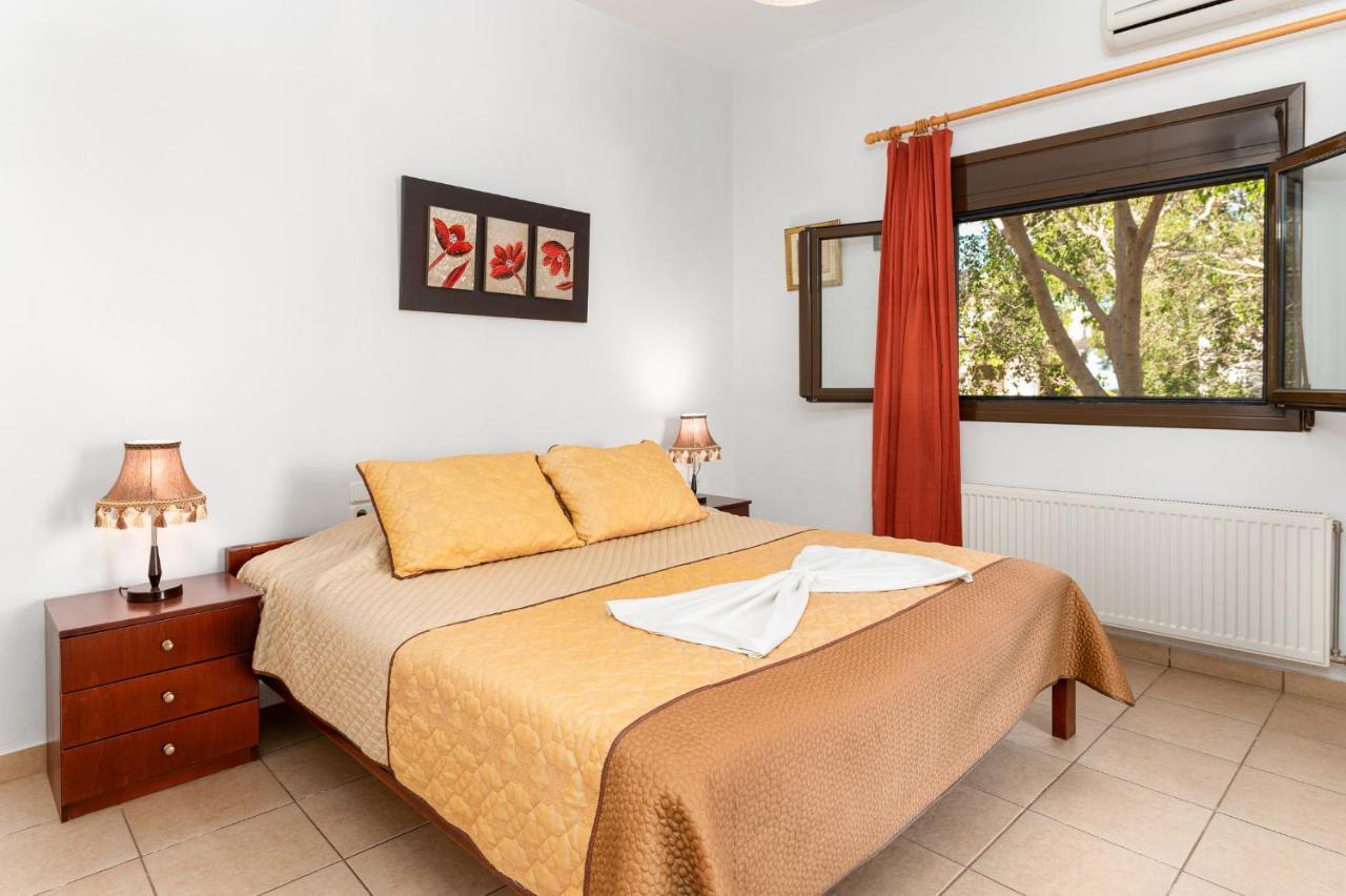 Villas Alexandros Каламаки Екстериор снимка