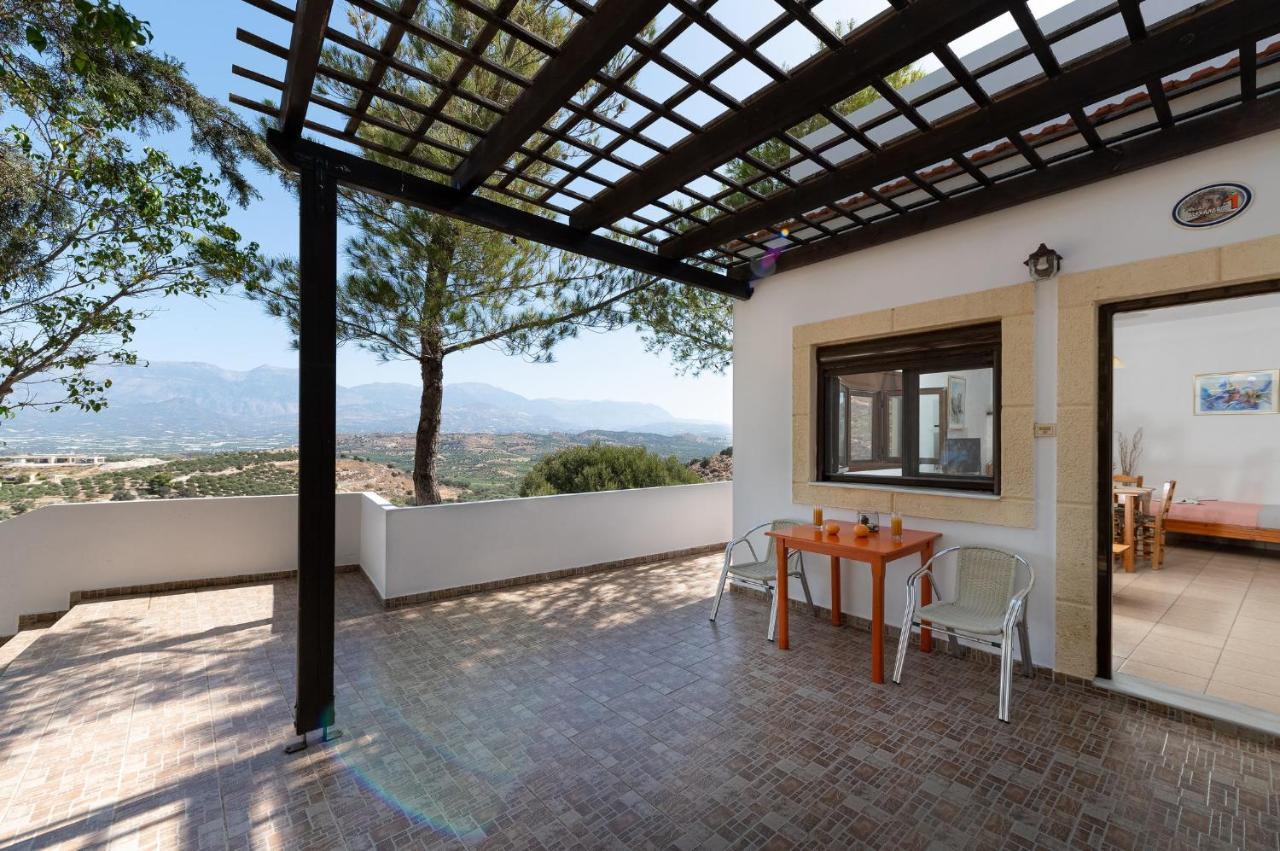 Villas Alexandros Каламаки Екстериор снимка