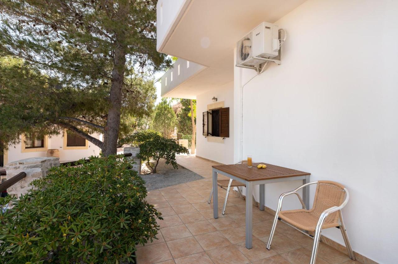 Villas Alexandros Каламаки Екстериор снимка