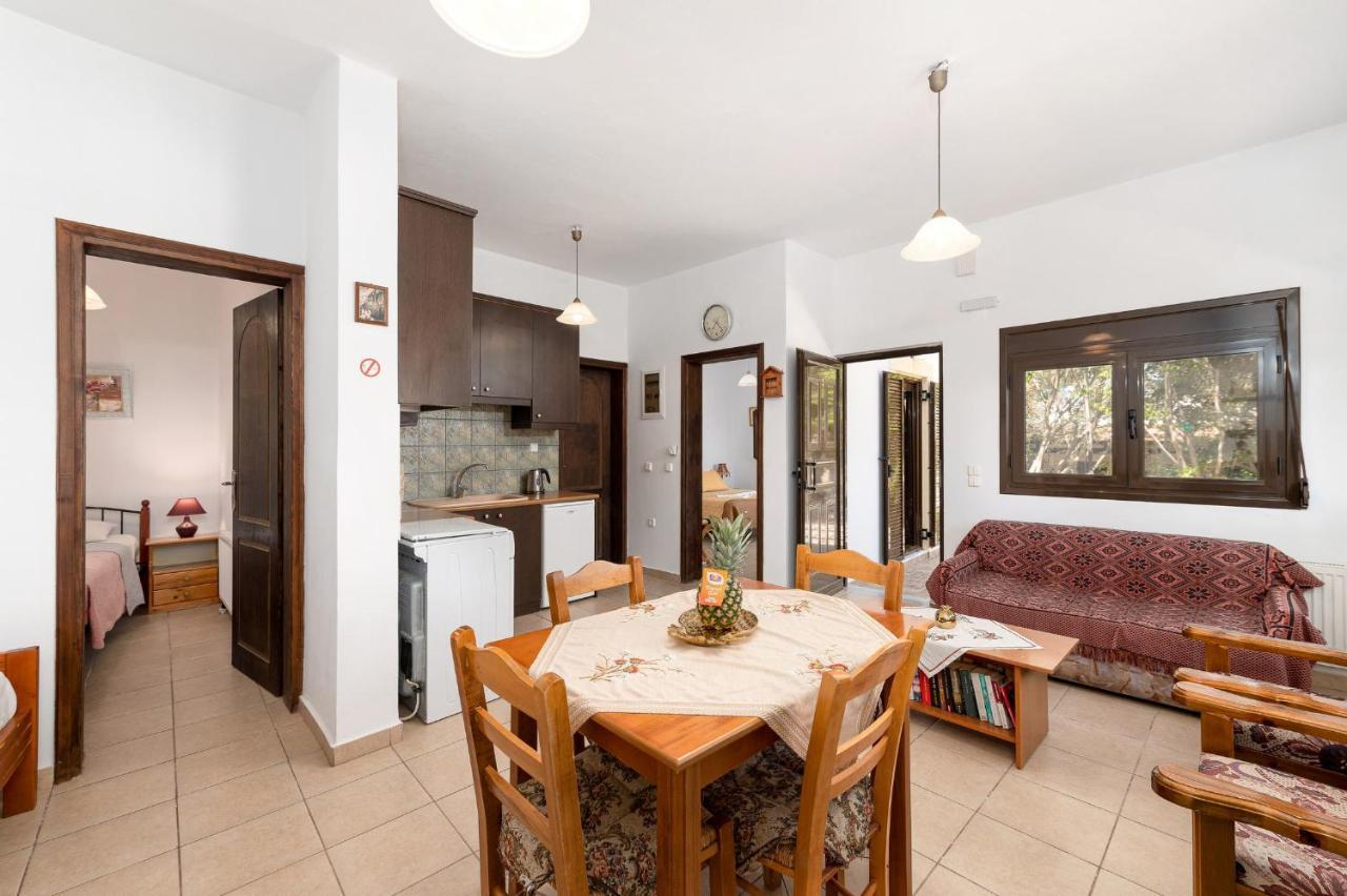 Villas Alexandros Каламаки Екстериор снимка